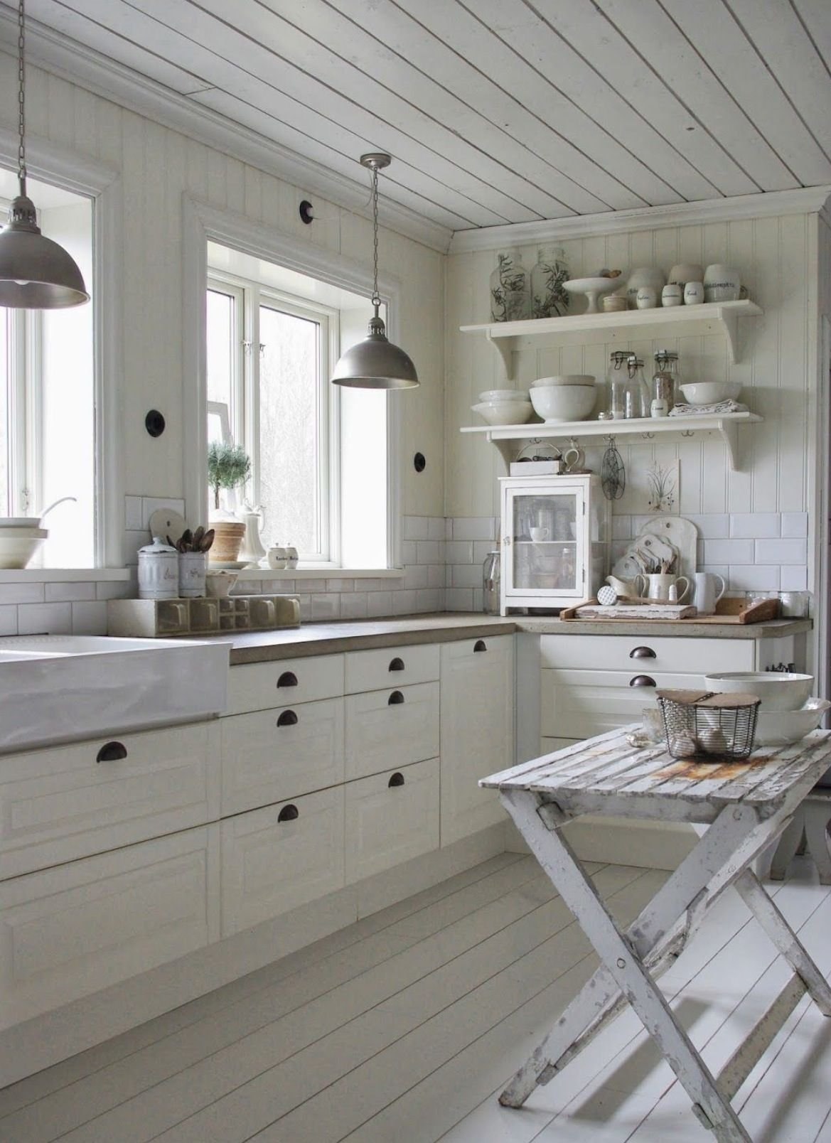 деревянная стена на кухне в скандинавском стиле
