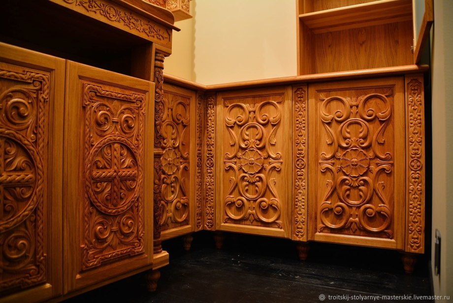 Шкатулка резная