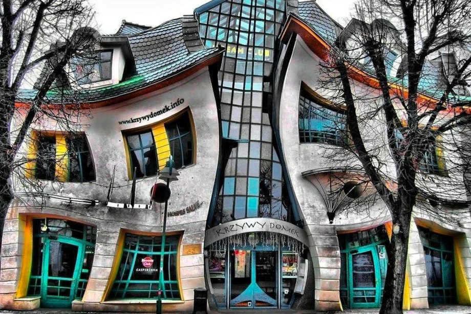 Кривой дом (the Crooked House) Польша