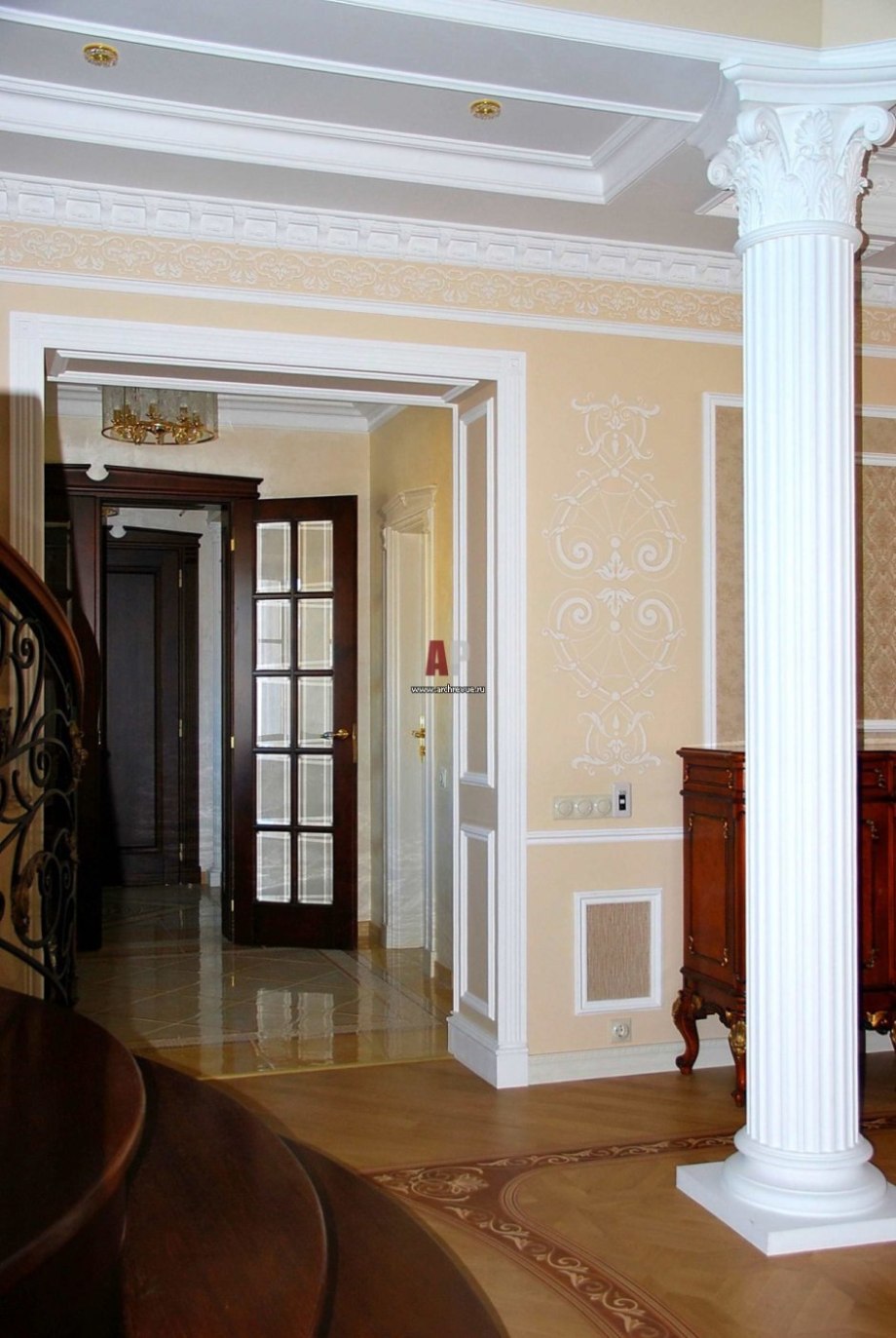 Фальшколонна, пилястры, Капитель