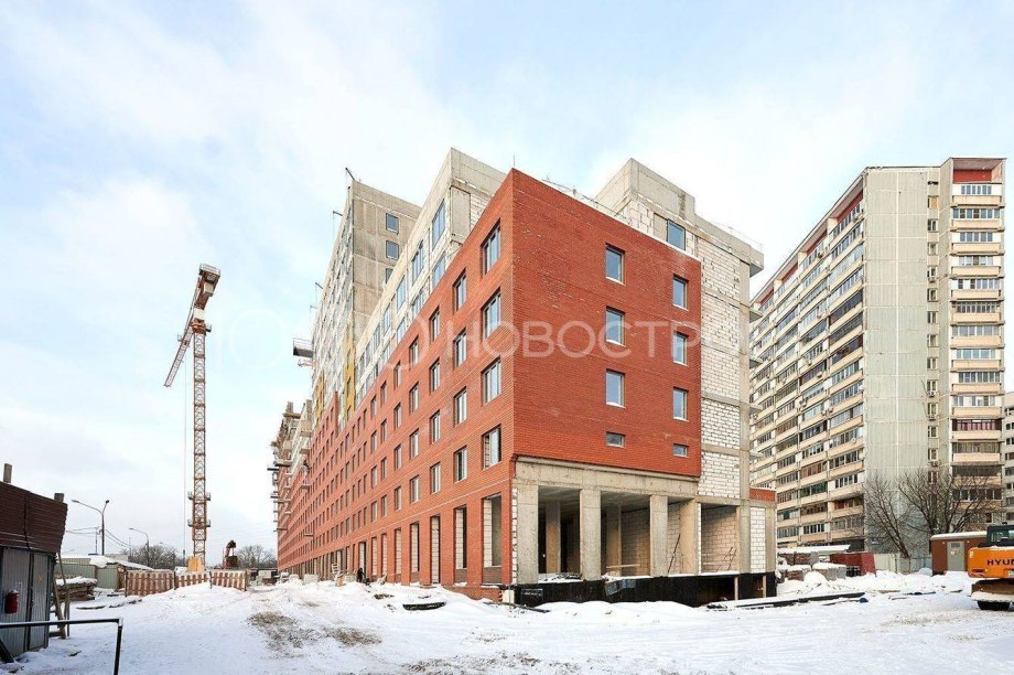 Гостиная с красными акцентами