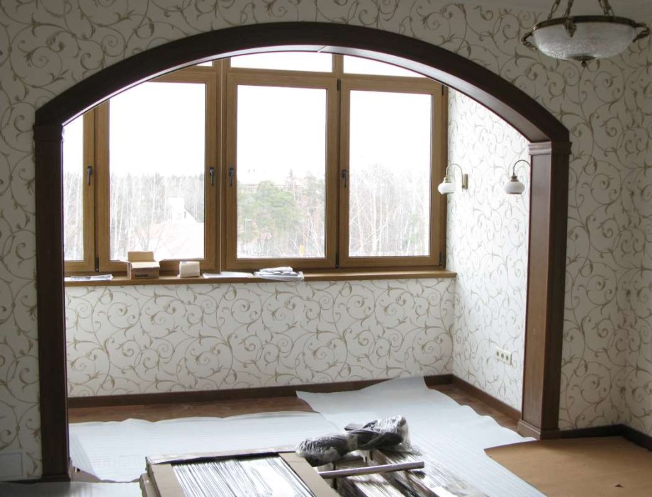 Балкон без рамы в зале