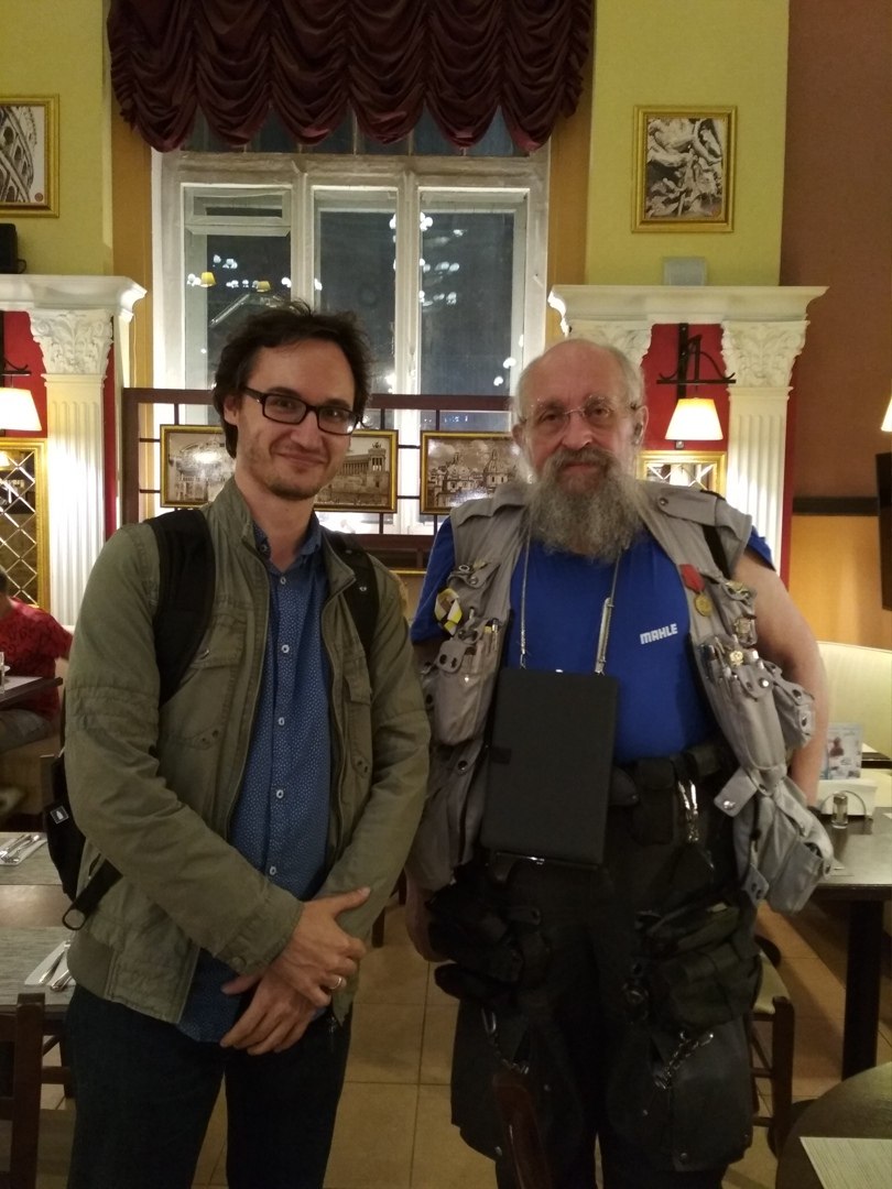 Александр голицын певец в интерьере