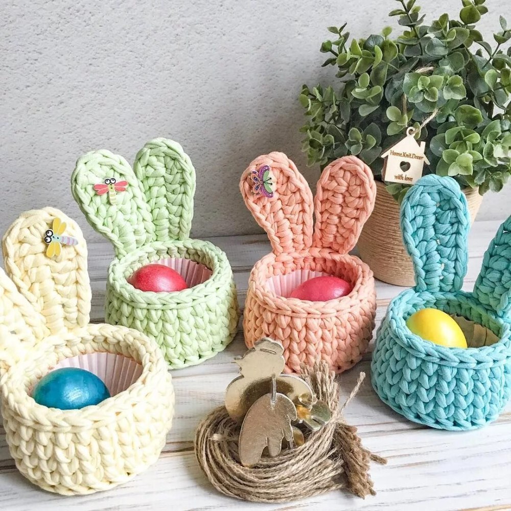 Вязаная корзинка для пасхальных яиц