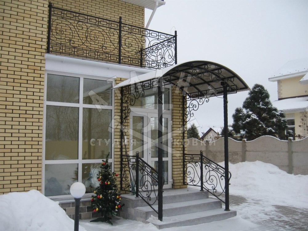 Козырек для крыльца