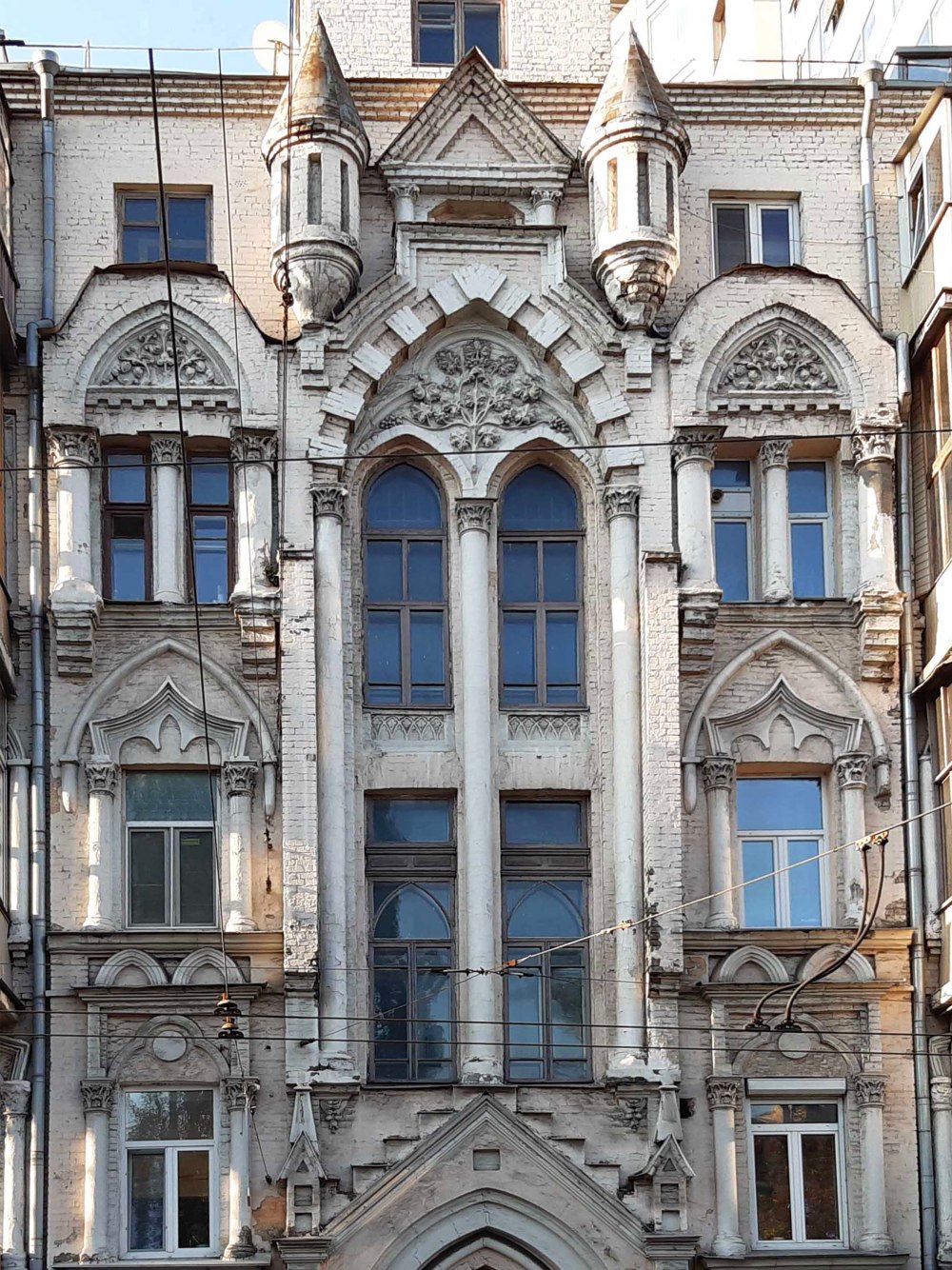 Неоготический банк