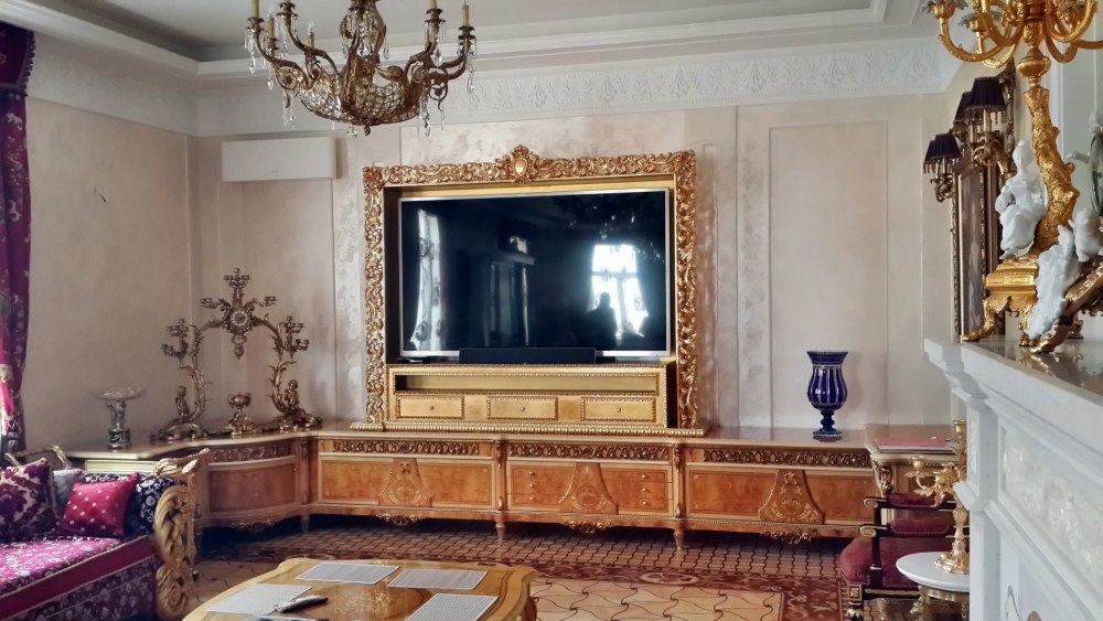Телевизор в багетной раме