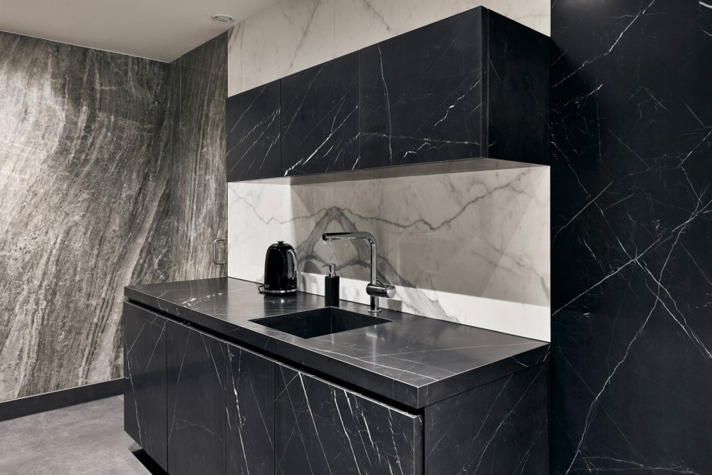 Rex Nero Marquina