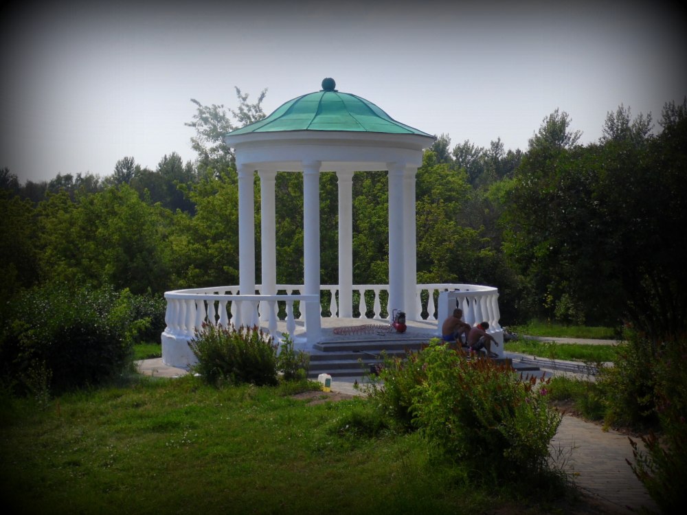 Ротонда в Орле в парке