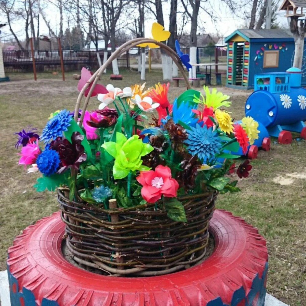 Клумбы в детском саду