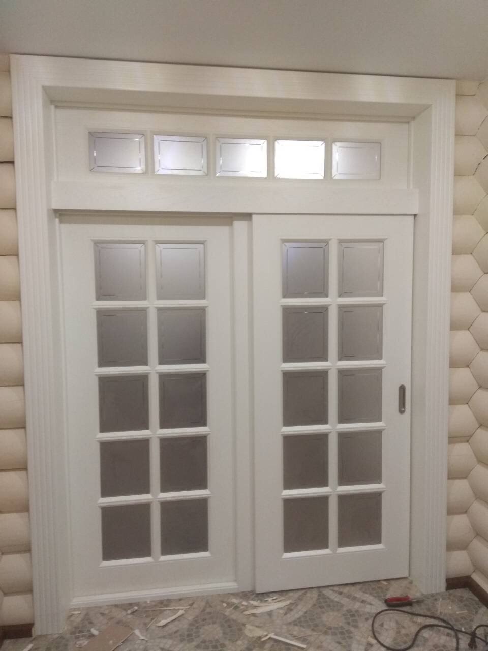Распашные двери с фрамугой