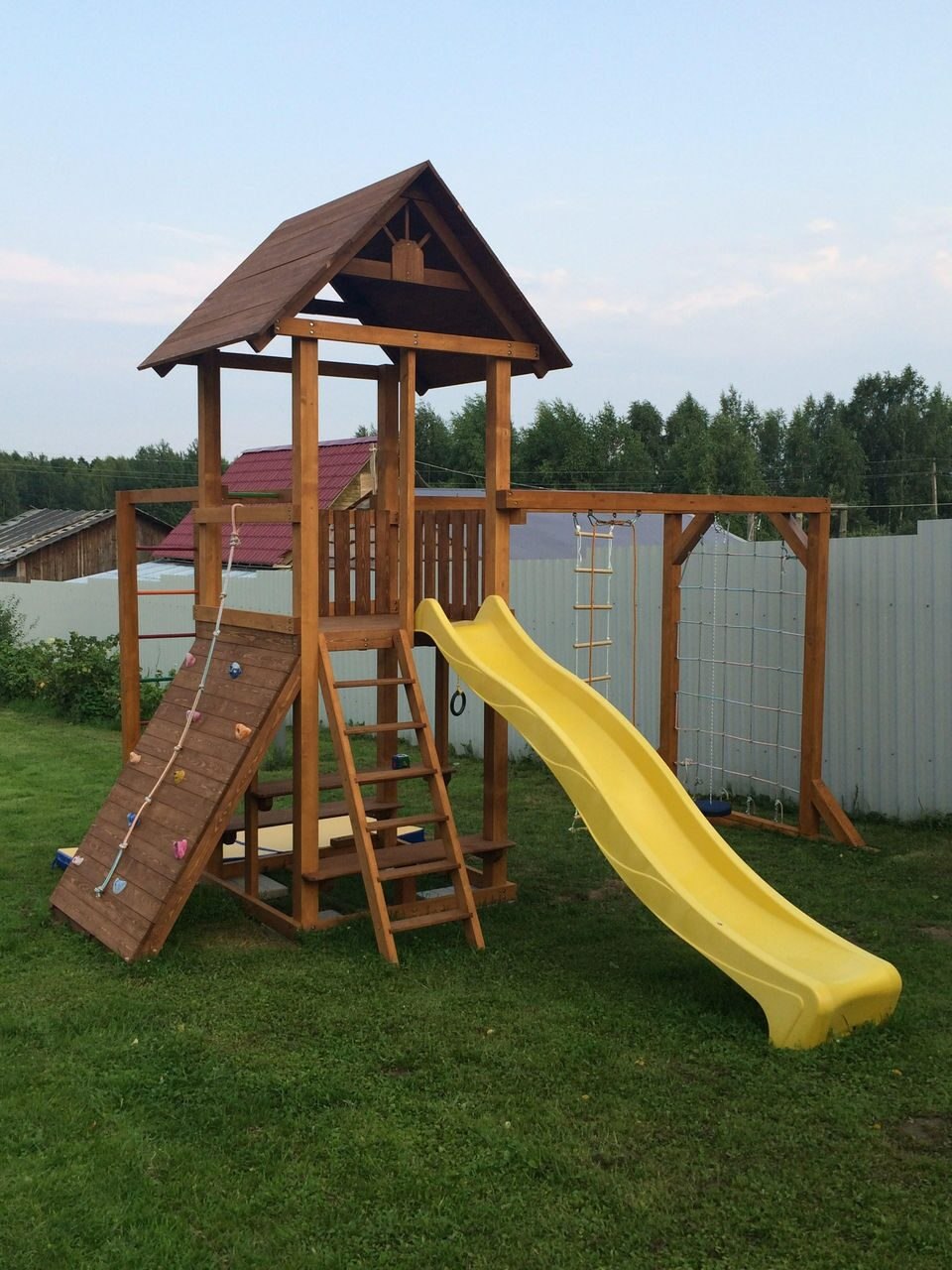 Деревянные игровые комплексы для дачи