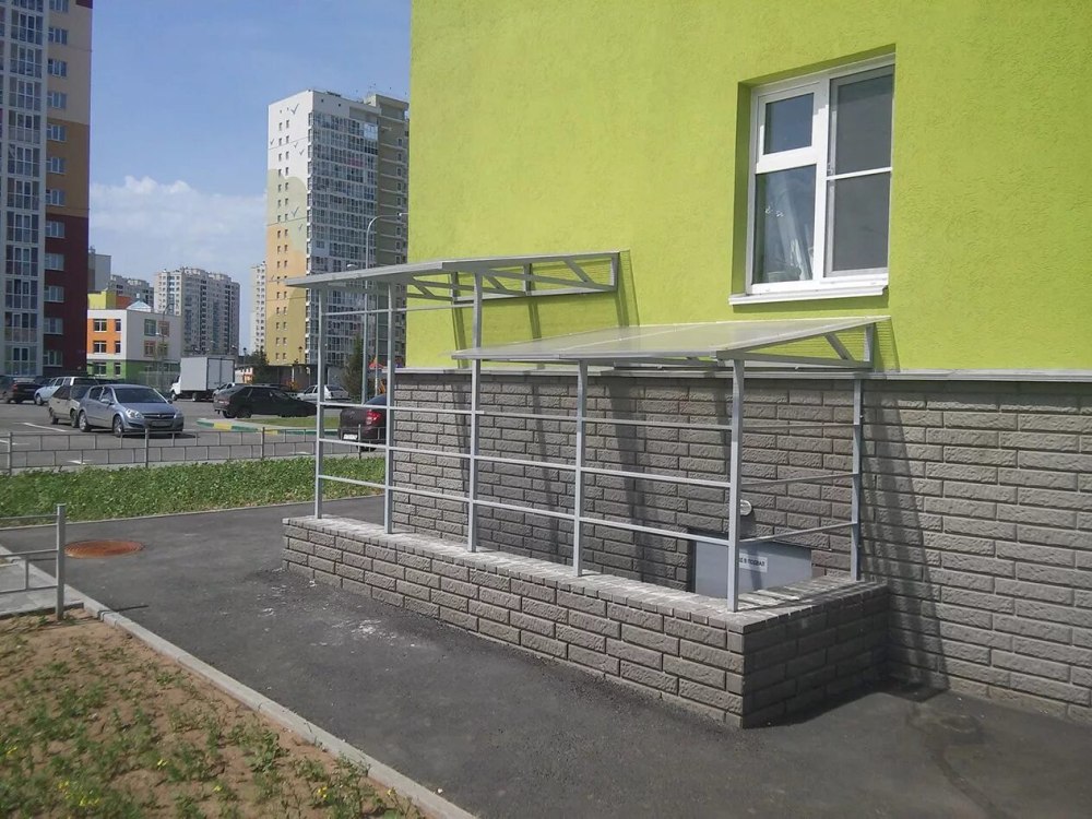 Входная группа цокольного этажа