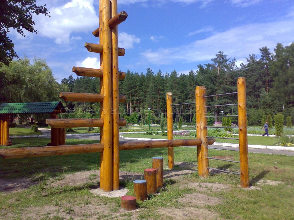 Детский городок из бревна