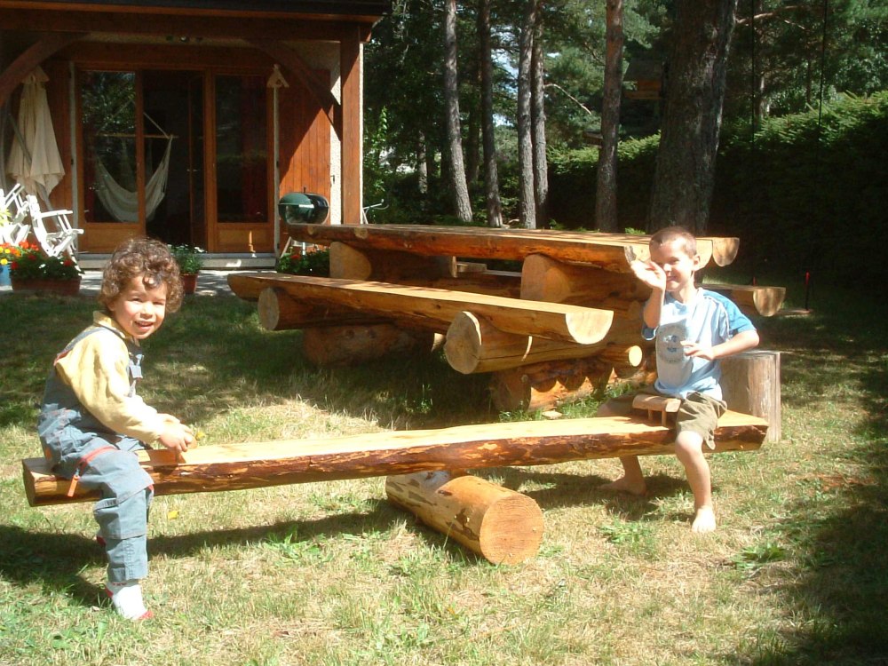Бревно для детской площадки