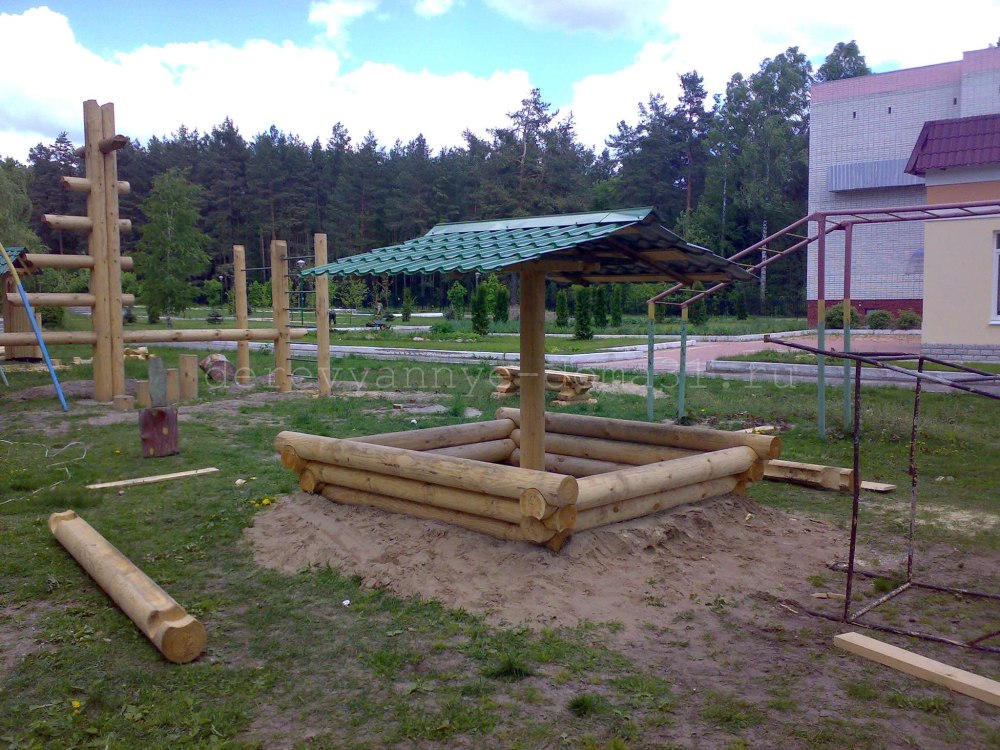 Площадка из бревен
