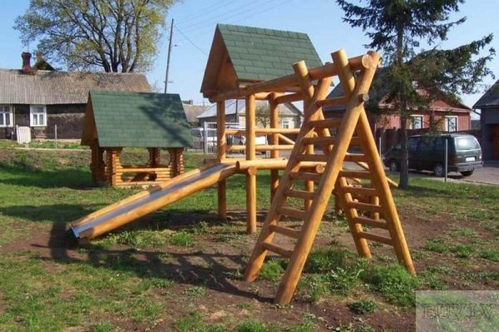 Детская игровая площадка из бревен