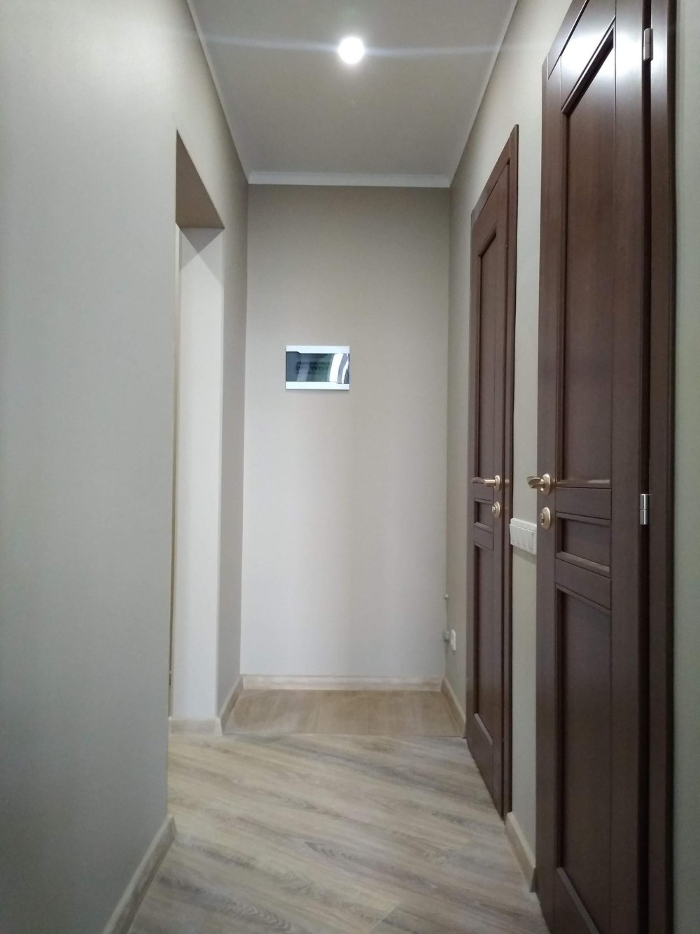 Прихожая в 3-х комнатной квартире панельного