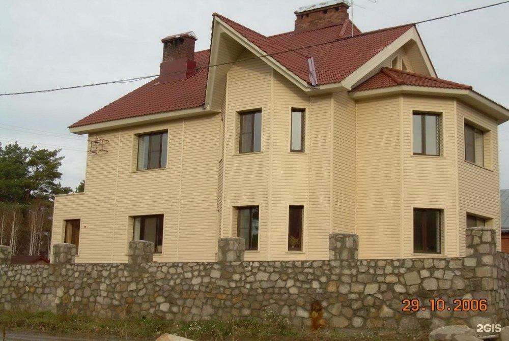 Фасад песочного цвета