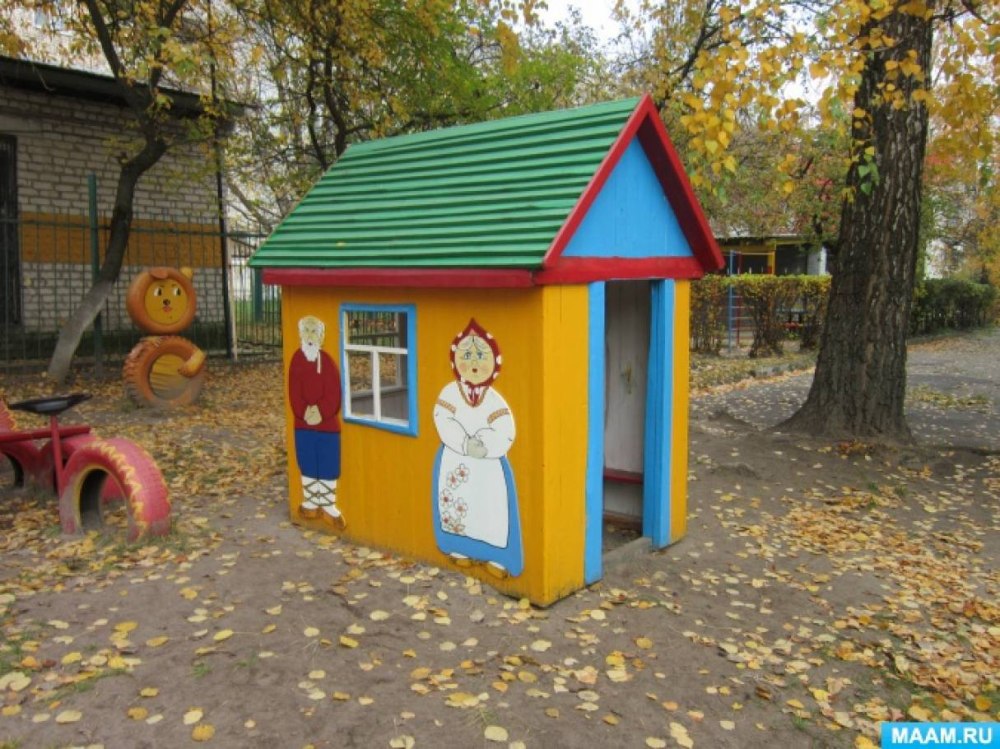Постройки на участке детского сада