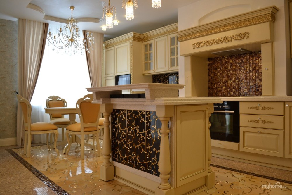 Колонны в интерьере кухни