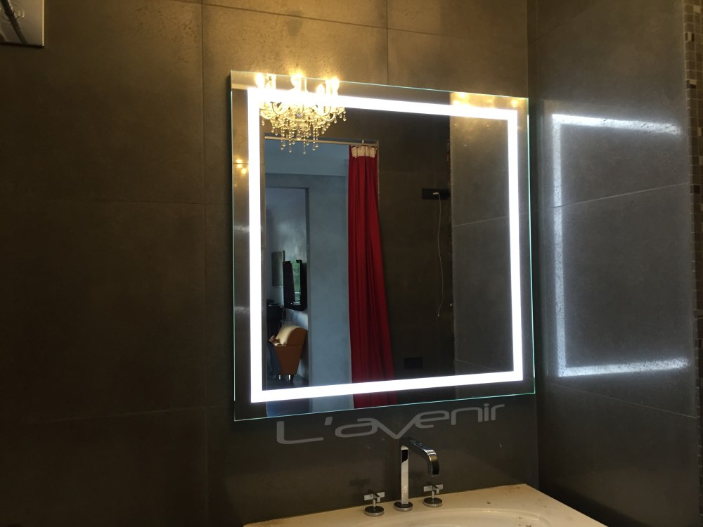 Зеркало с led подсветкой 70x65