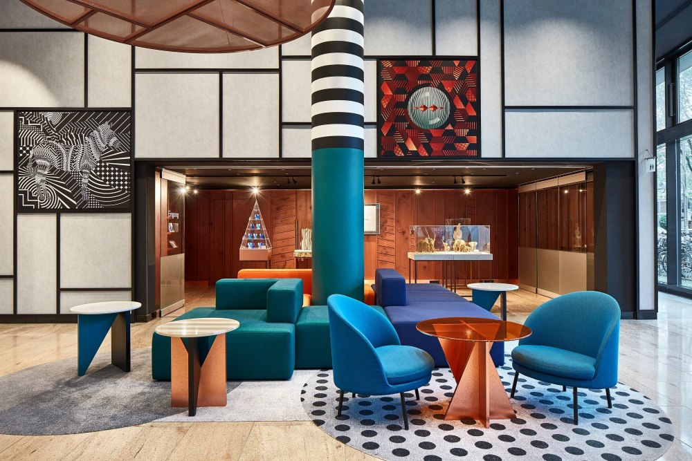 Интерьеры отеля Pullman Berlin Schweizerhof в стиле баухаус
