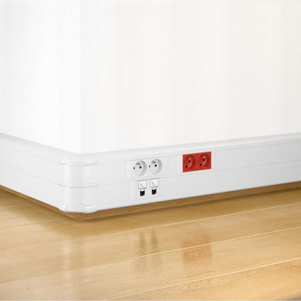 Розетка в кабель канал Legrand 100х50