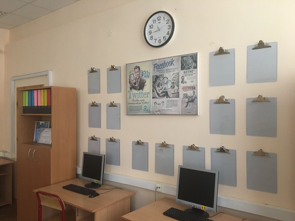 Стены в школьном кабинете