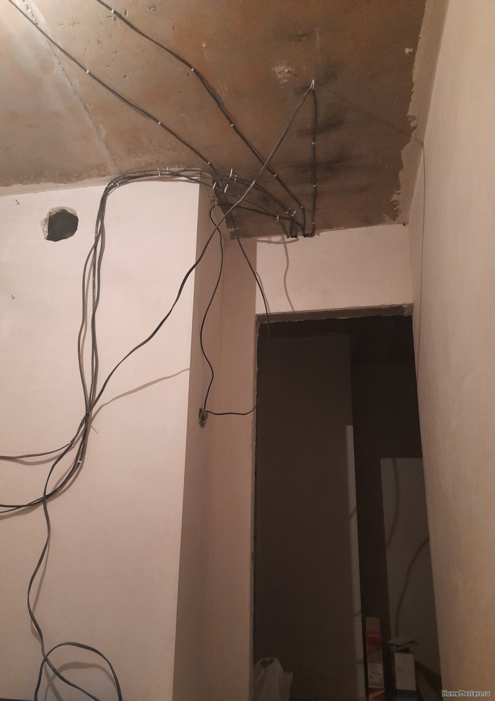 Провод обломился под корень в потолке что делать